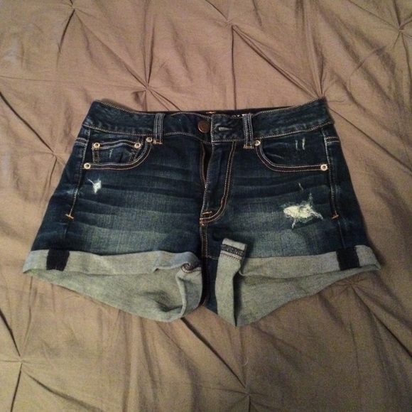 American eagle hi-rise shorts.