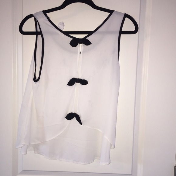 Simple blouse - Picture 2 of 3