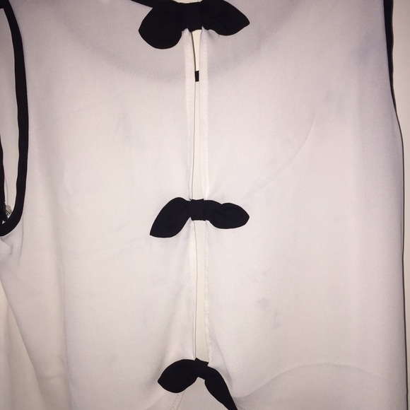 Simple blouse - Picture 3 of 3