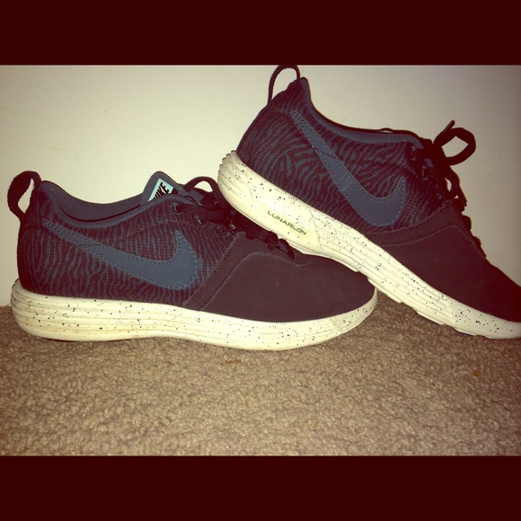 NIKES