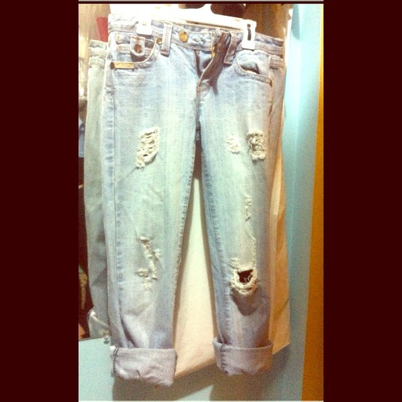Destroyed jeans