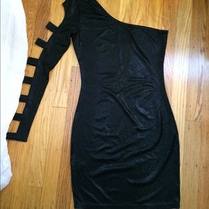 🌼Cut out one sleeve body con black dress🌼