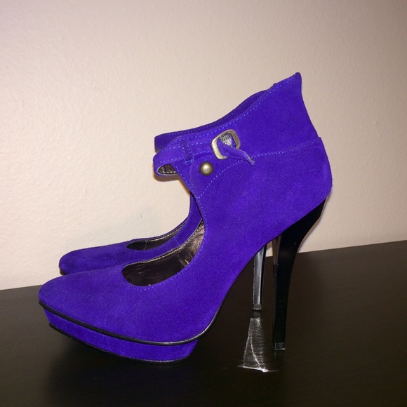 •••Purple Andrea Shoes