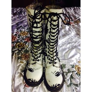 Doc Martens PETULA 14 Hole Boots Size 9