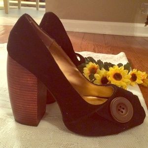 Chunky Munky buttoned heels