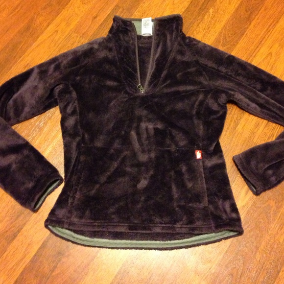 North face fuzzy pullover