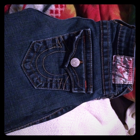 True Religion Size 25. Fringed bottoms.