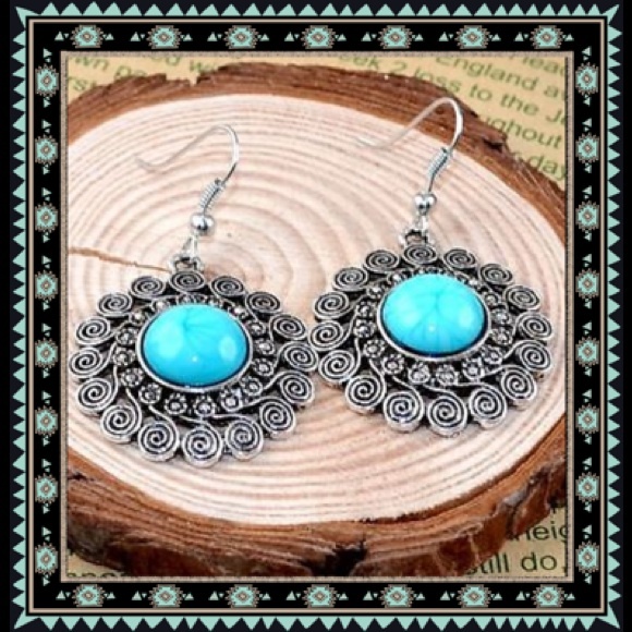 Jewelry noble classical earrings. - Picture 2 of 3