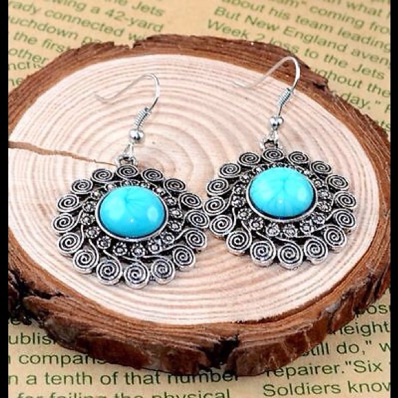 Jewelry noble classical earrings. - Picture 3 of 3