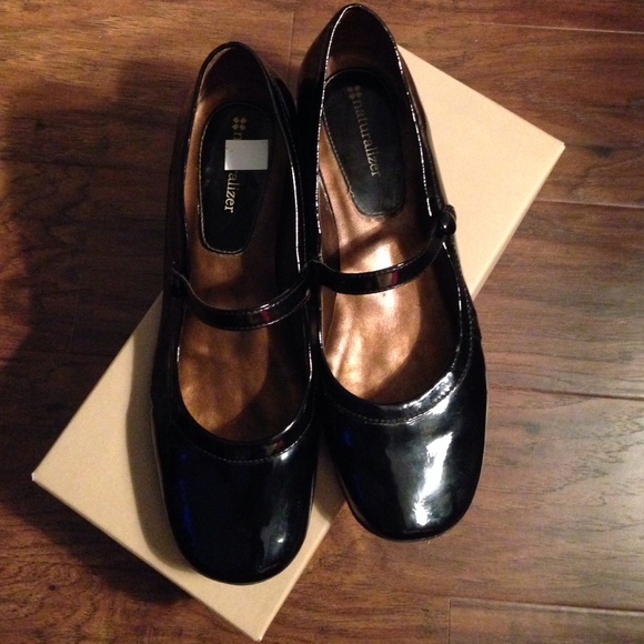 Black Naturalizer Flats!