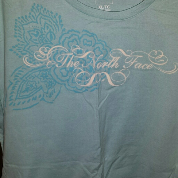 Nwt north face t-shirt - Picture 2 of 2