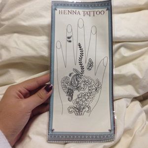 Henna tattoo FREE