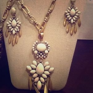 Stella and dot......Necklace and earring set