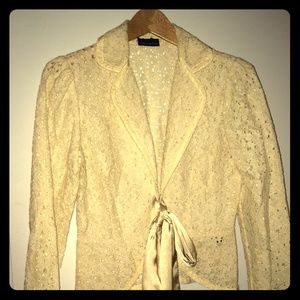 Limited size 6 lace blazer in cream