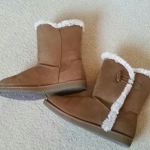 airwalk tan ugg boots never worn