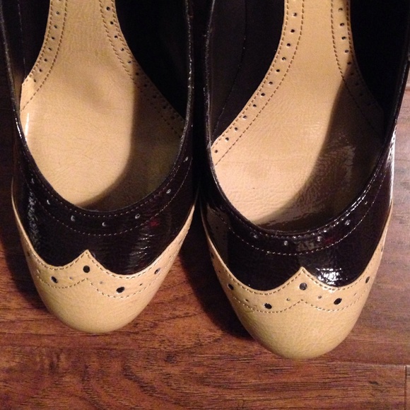 Rampage brown, tan, & cream wing tip pumps! - Picture 4 of 4