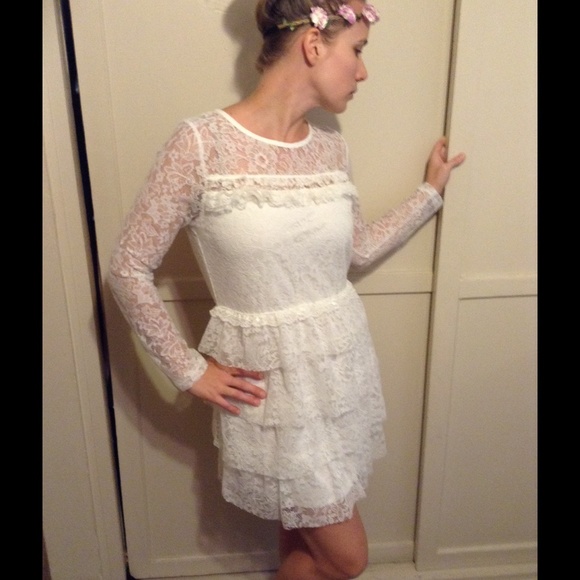 H&M Dresses & Skirts - NEW! Long sleeve lace dress