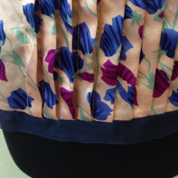 NEW 100% Silk Walter Top - Picture 3 of 4