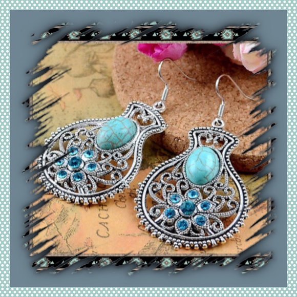 Gorgeous turquoise with silver earrings. - Picture 2 of 4