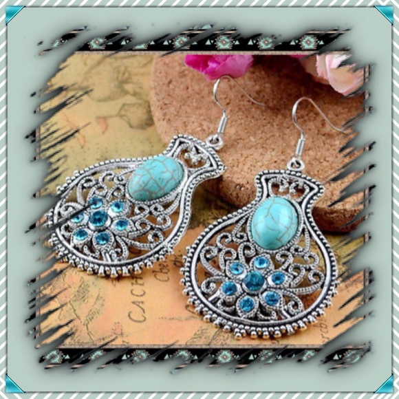 Gorgeous turquoise with silver earrings. - Picture 3 of 4