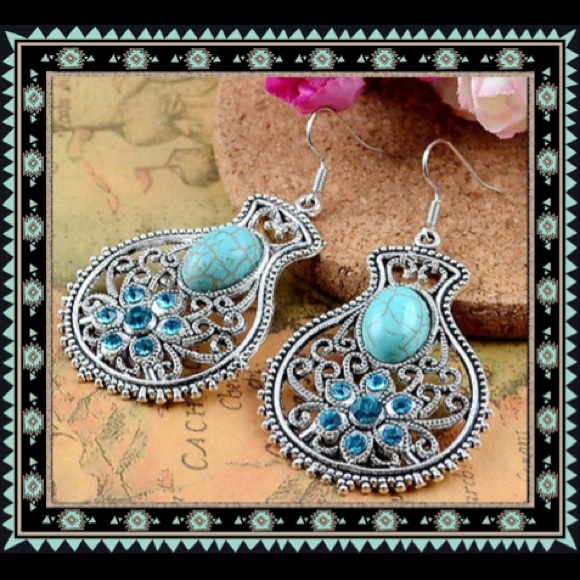 Gorgeous turquoise with silver earrings. - Picture 4 of 4