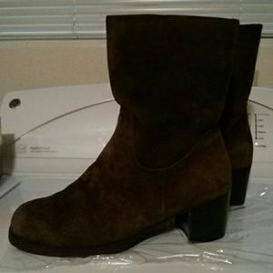 Boots- dark rust suede