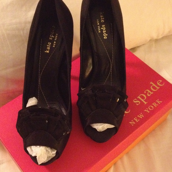 SOLD. Pumps - Picture 2 of 4