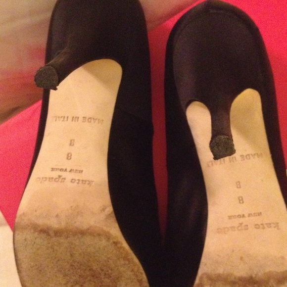 SOLD. Pumps - Picture 3 of 4