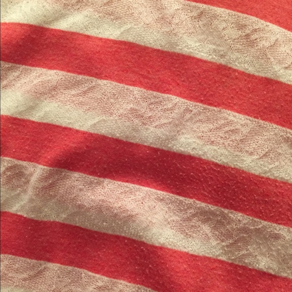 Coral and lace top - Picture 2 of 2