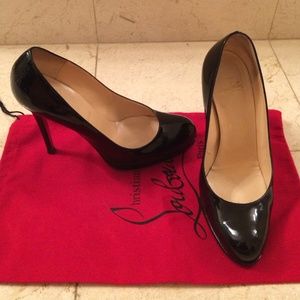 Christian Louboutin blk patent leather pumps