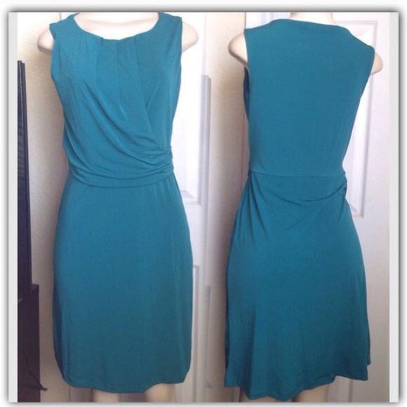 Sophisticate Dresses - Picture 2 of 3