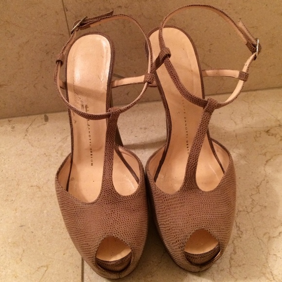 Giuseppe Zanotti peep toe heels Sz 7.5