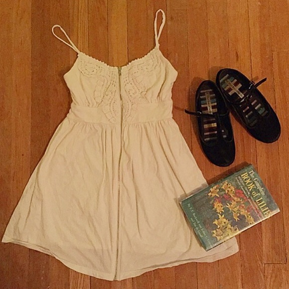 American Eagle Outfitters Dresses & Skirts - Soft white crochet lace spring/summer sundress