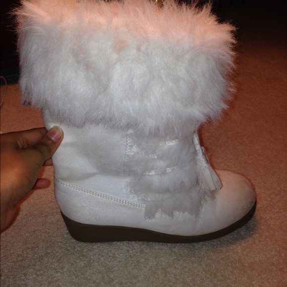 White boots with fringe strings