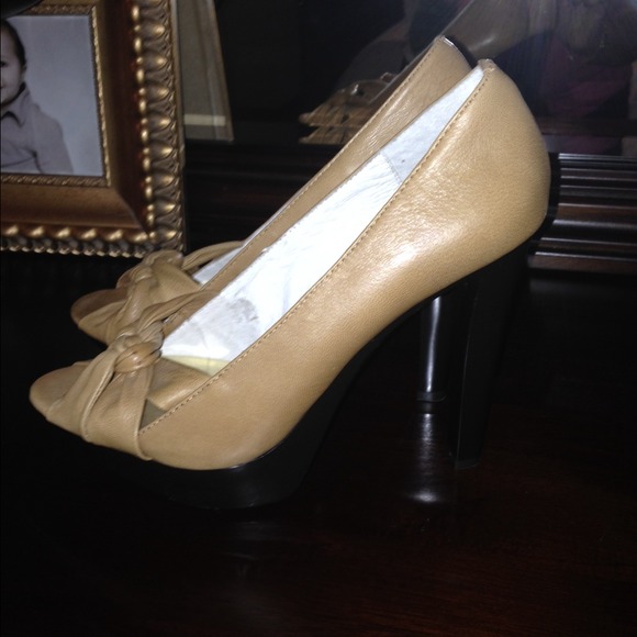 Michael Kors open toe heels - Picture 2 of 3