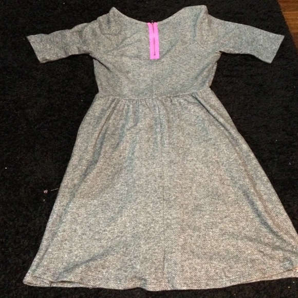 ⭐️sold in bundle⭐️Gray dress with pink zipper - Picture 2 of 3