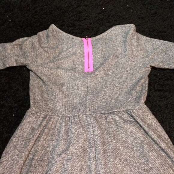 ⭐️sold in bundle⭐️Gray dress with pink zipper - Picture 3 of 3
