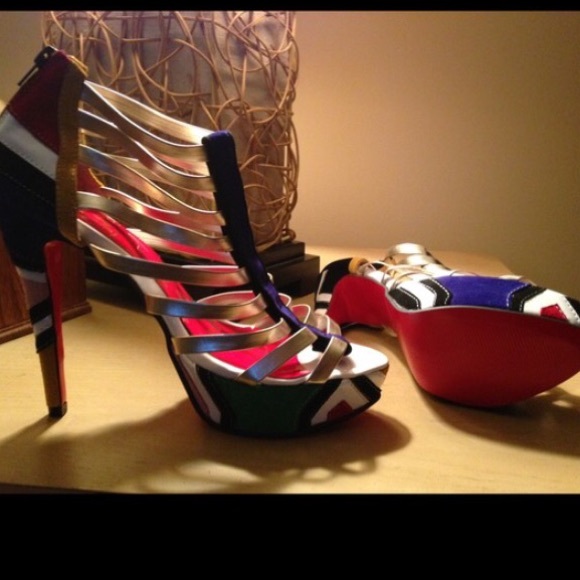 Christian Louboutin ๐ โ๏ธSOLDโ๏ธ - Picture 2 of 2