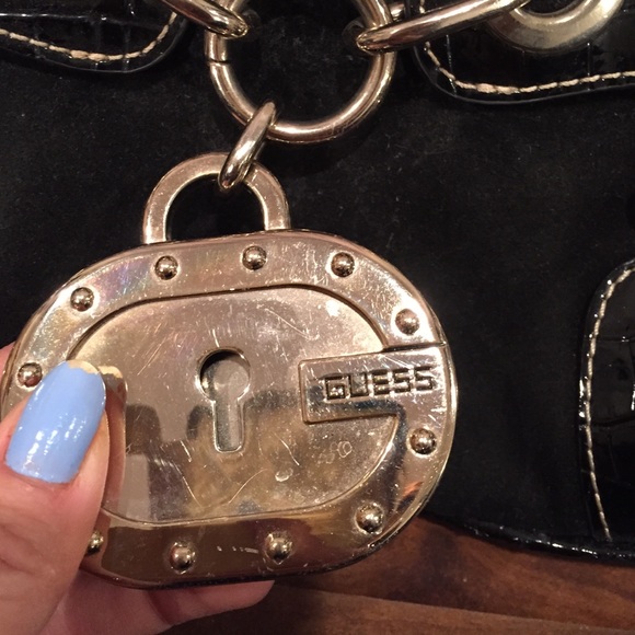 Guess purse - Picture 2 of 4