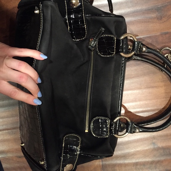 Guess purse - Picture 4 of 4