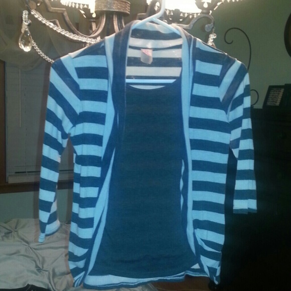 Bundle= 3 tops for girl age 8-10 - Picture 3 of 4