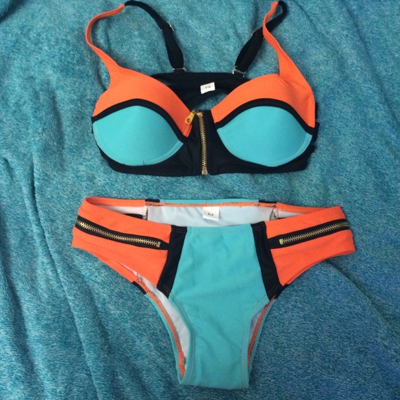 SOLD!!!NWT Two piece bathing suit👙 - Picture 2 of 4
