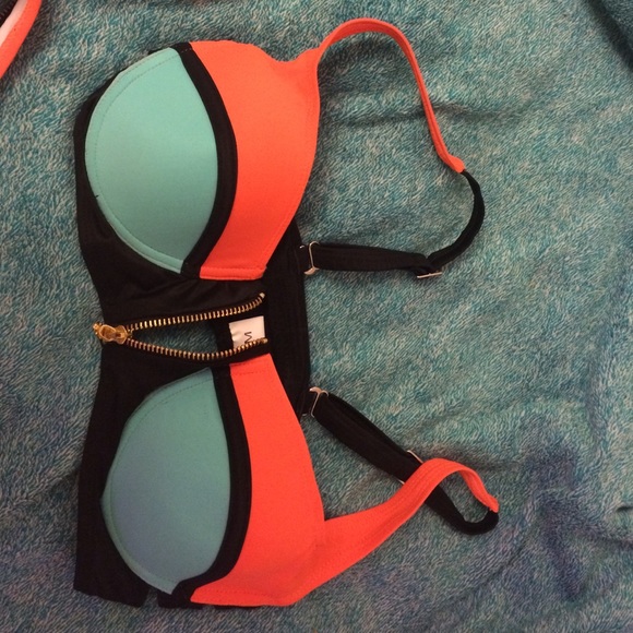 SOLD!!!NWT Two piece bathing suit👙 - Picture 3 of 4