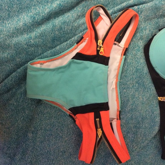 SOLD!!!NWT Two piece bathing suit👙 - Picture 4 of 4