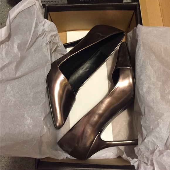 Nayley Gunmetal Metallic Pumps