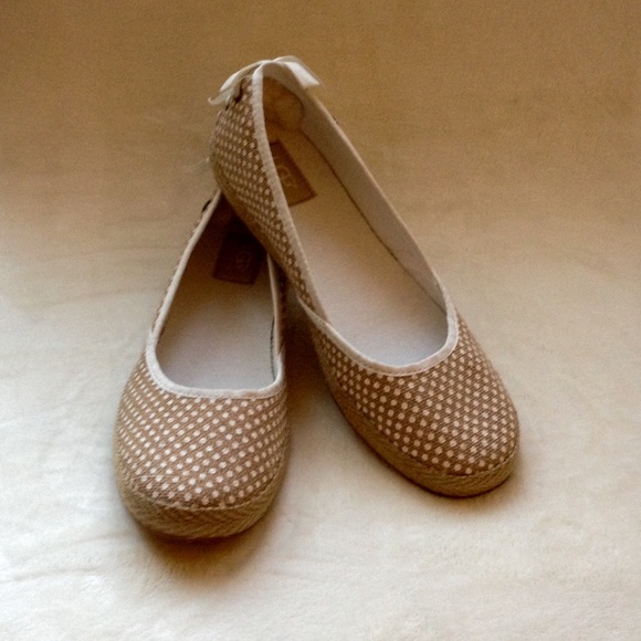 UGG Shoes - UGG shoe 🎉🎉HP🎉🎉by @jesstb👏🏻👏🏻