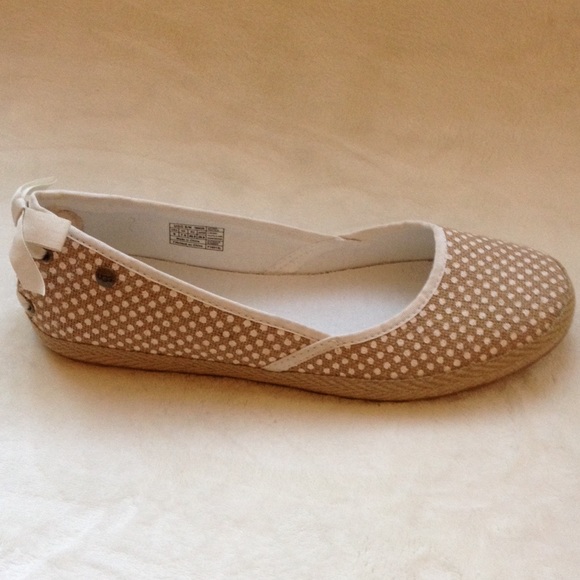 UGG shoe 🎉🎉HP🎉🎉by @jesstb👏🏻👏🏻 - Picture 2 of 2