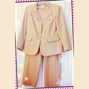 💄👠👔👜💟Tan NYP Women's Dress Suit💟👜👔👠💄