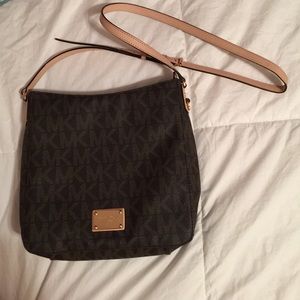 Michael Kors jet set travel large messenger