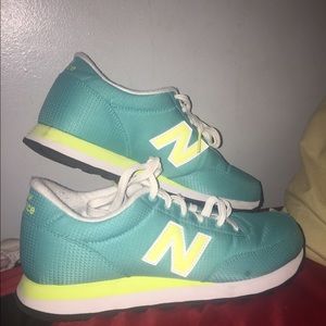 Turquoise and yellow new balance shoes Size 9
